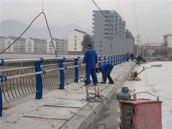 保亭不锈钢复合管护栏常见问题及解决方案