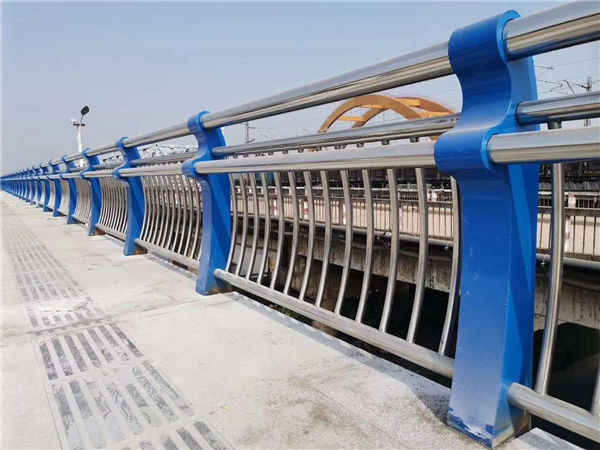 保亭304不锈钢复合管护栏的生产工艺揭秘